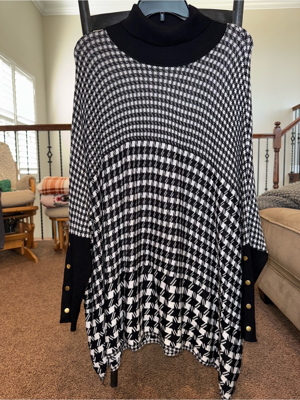 Joseph A Black & White Houndstooth Knit Tunic Sweater